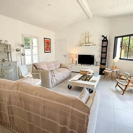 Jolie Maison Renovee Sur Villa Loix