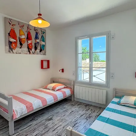 Jolie Maison Renovee Sur * Loix